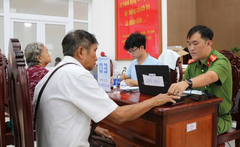 Quá trình triển khai được thực hiện nghiêm túc, khoa học, bảo đảm đúng quy trình kỹ thuật. Ảnh: Tiến Dũng/ Công an An Giang