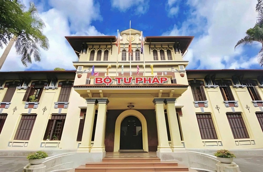 The Ministry of Justice has 3 public non-business units directly under it. In the photo, the headquarters of the Ministry of Justice. Photo: Ministry of Justice e-Portal