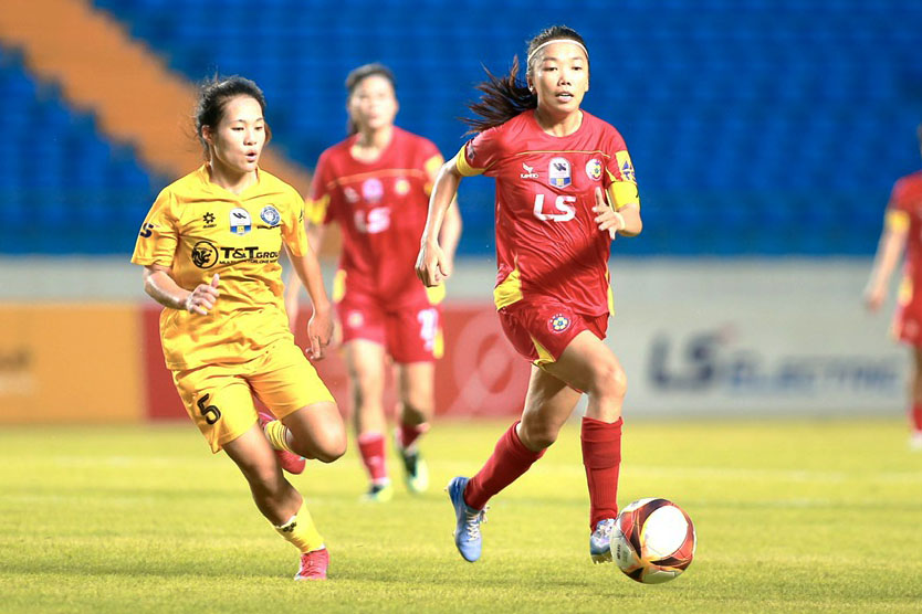 Thái Nguyên T&T (maillot jaune) a été tenu en échec 1-1 par TPHCM I dans les dernières minutes du 6e tour du Championnat national de football féminin - Coupe Thái Sơn Bắc 2026. Photo: VFF