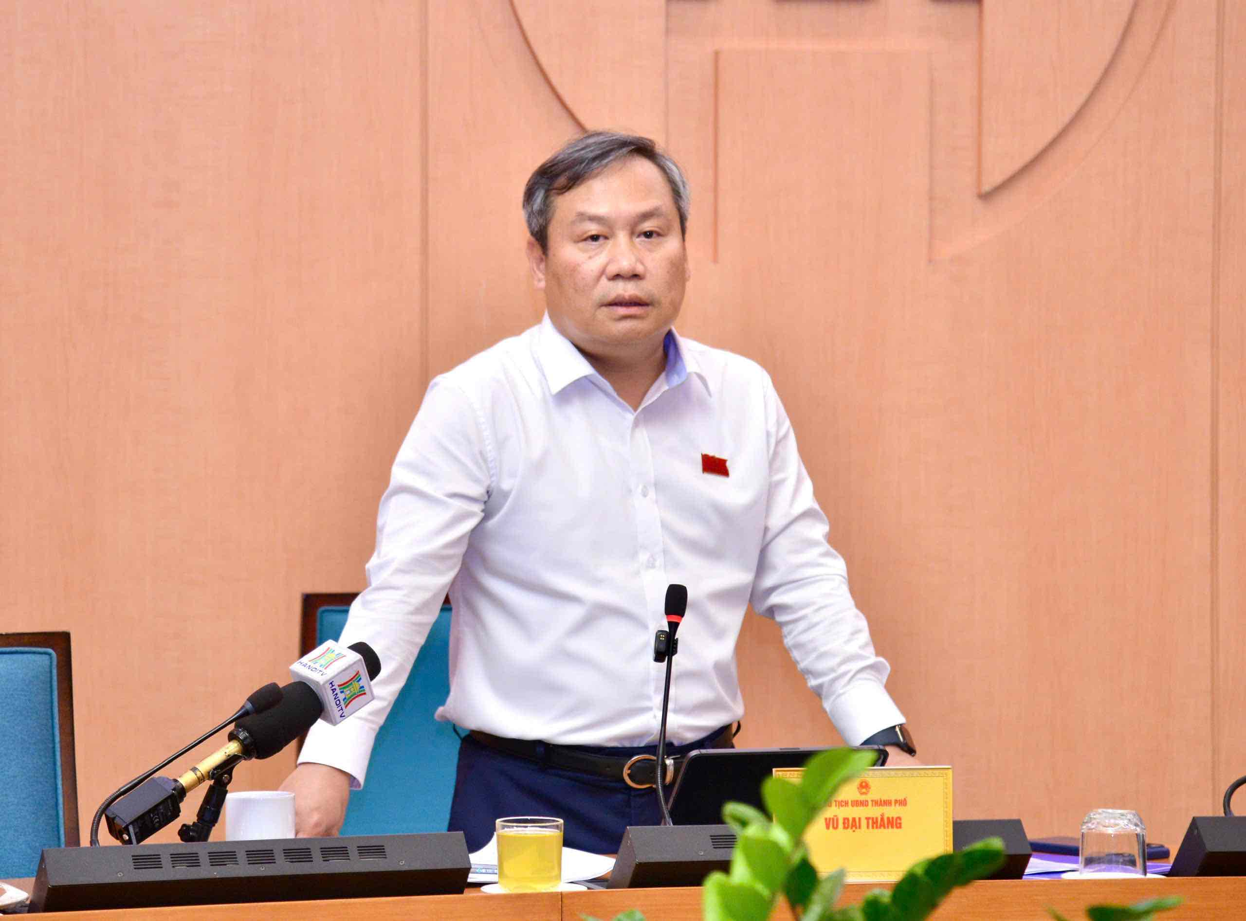 Le président du Comité populaire de la ville de Hanoï, Vu Dai Thang, s'exprime lors de la séance de discussion de groupe. Photo: Conseil populaire de la ville de Hanoï