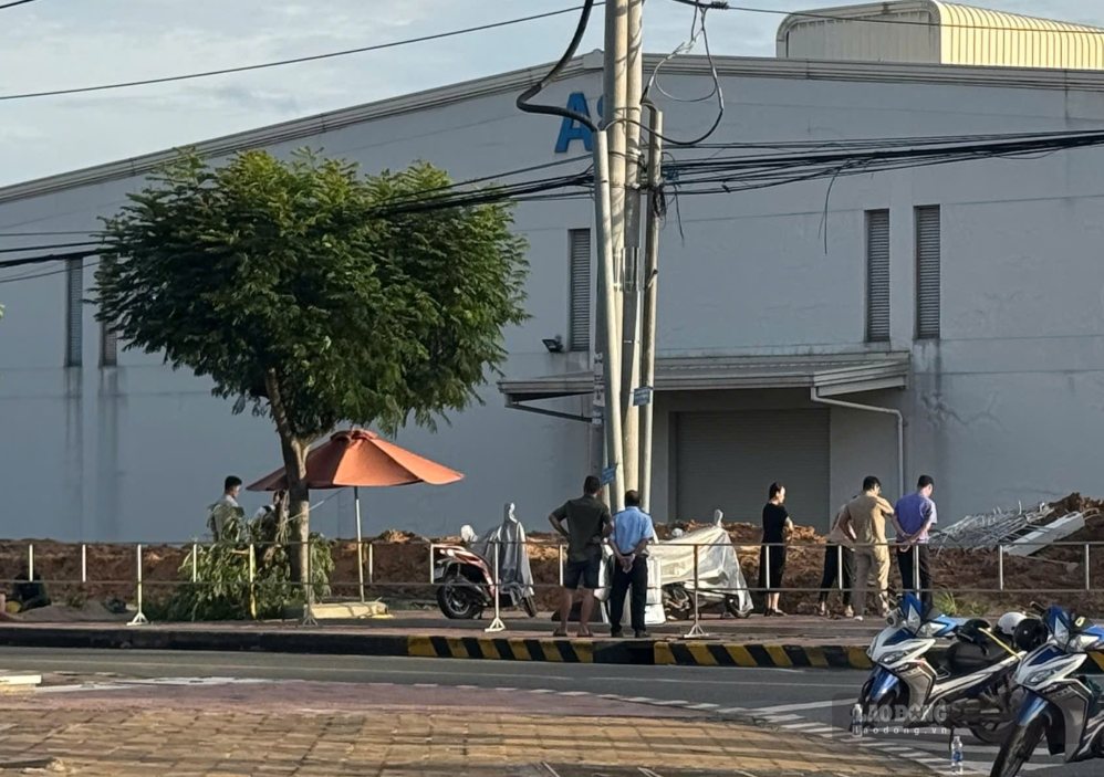 Lực lượng chức năng đã có mặt tại hiện trường để điều tra nguyên nhân vụ tai nạn. Ảnh: Minh Châu