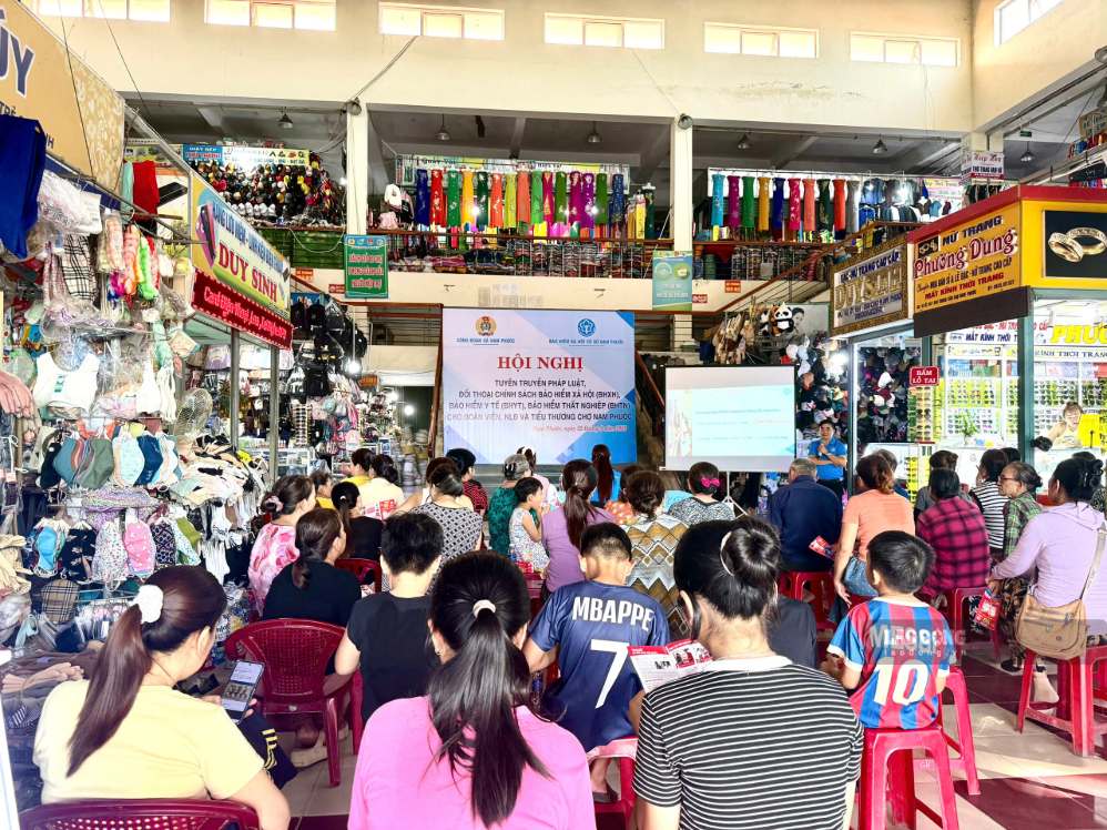 Nam Phuoc Commune Trade Union, Da Nang propagates policies to union members and workers. Photo: Nam Phuoc Trade Union provided