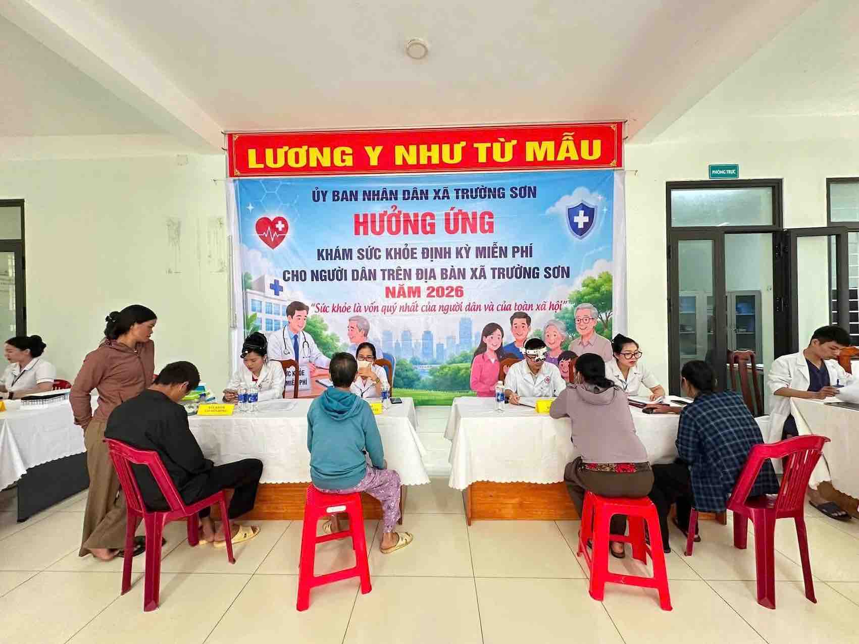 Quang Ninh Regional General Hospital launches free health check-ups for people. Photo: Quang Tri Trade Union