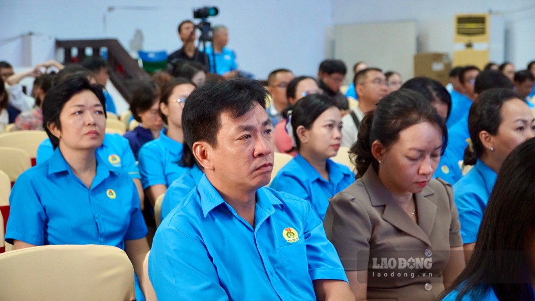 Hội nghị là dịp cán bộ công đoàn cập nhật kiến thức, kỹ năng thiết thực để đồng hành cùng cơ sở trong việc đảm bảo an toàn thực phẩm cho người lao động. Ảnh: Mai Anh.
