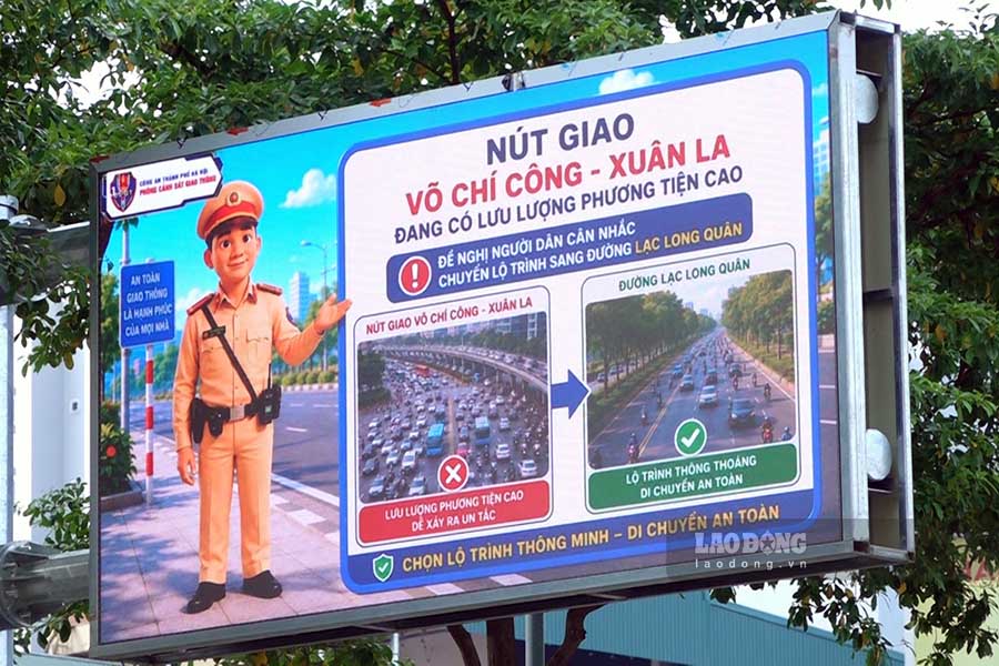 Écran LED affichant les avertissements des forces de l'ordre. Photo: Tô Thế