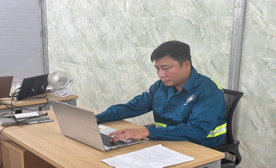 Anh Lại Hải Triều - Phó Giám đốc Ban dự án điện Quảng Trạch II - đã có sáng kiến làm lợi 9 tỉ đồng cho đơn vị. Ảnh: Nhân vật cung cấp