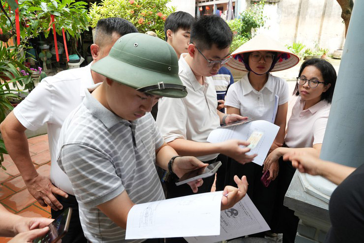 Localities in Hanoi are accelerating the progress of cleaning up land databases. Photo: Thanh Oai Commune e-news site