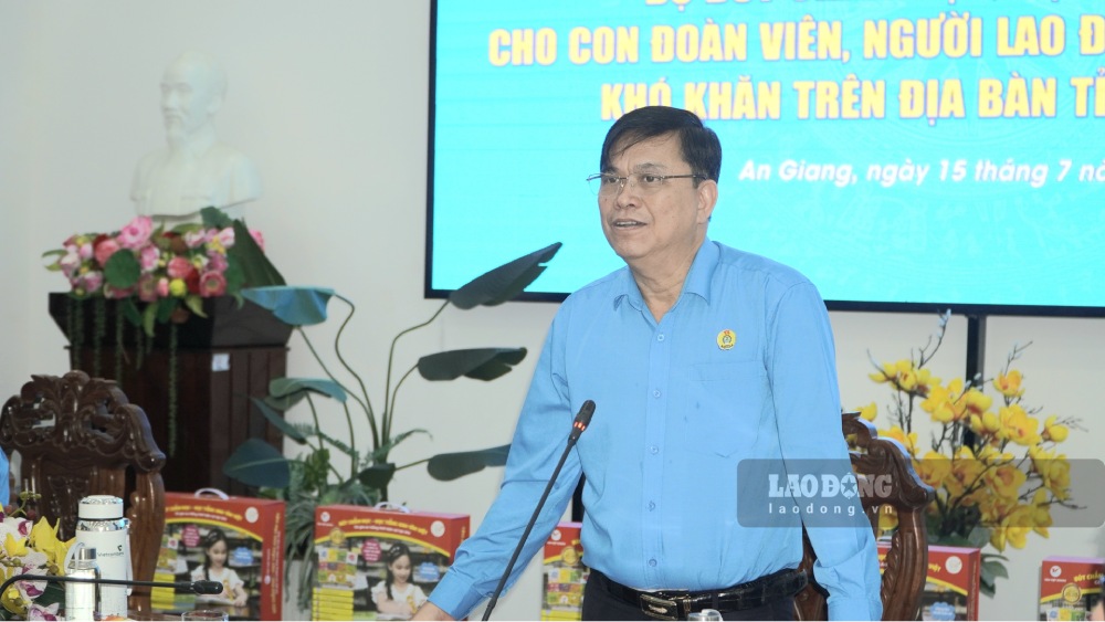 Chủ tịch LĐLĐ tỉnh An Giang Đỗ Trần Thịnh phát biểu. Ảnh: Nguyên Anh