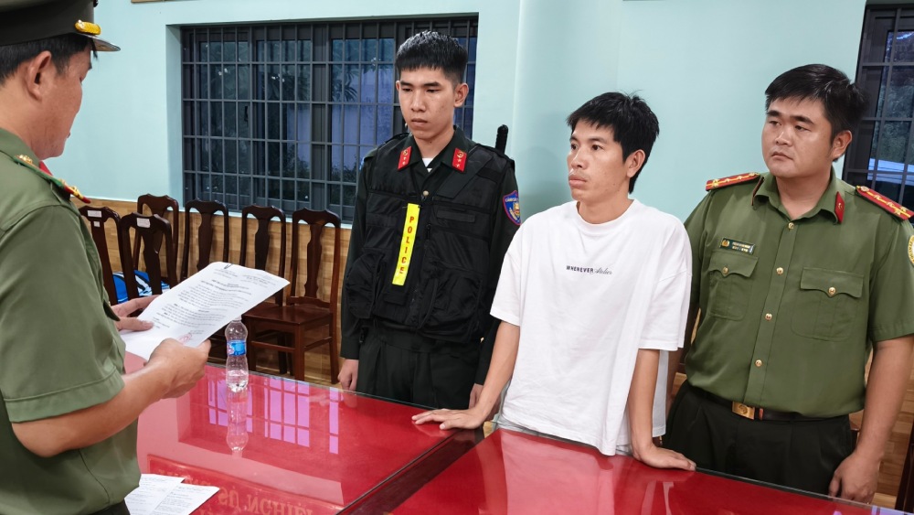 Nguyễn Tiến Sang cho người nước ngoài thuê biệt thự, lưu trú trái phép ở Phú Quốc. Ảnh: Công an cung cấp