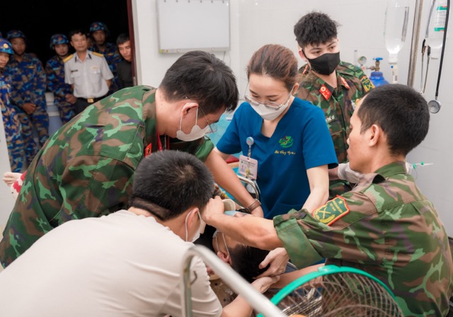 El paciente fue rescatado en helicóptero a tierra firme para continuar el tratamiento. Foto: Hospital Militar 175 proporcionada