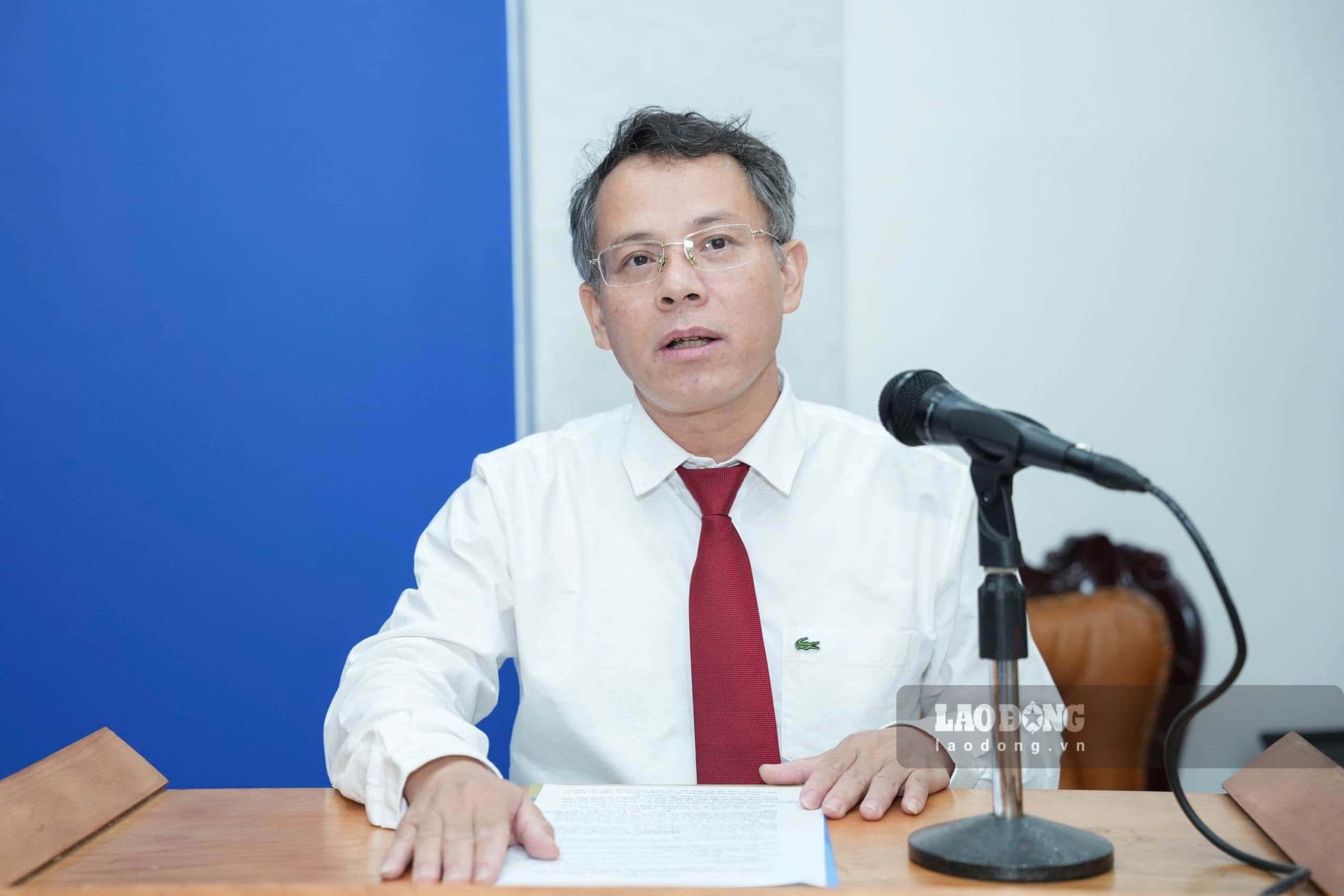 Ông Nguyễn Văn Lượng - Hiệu trưởng Trường Trung cấp Công nghệ - Du lịch số 10 phát biểu nhận nhiệm vụ. Ảnh: Hữu Chánh.