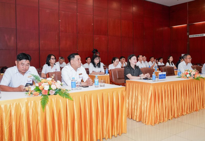 Các đại biểu dự chương trình quay số. Ảnh: EVNHCMC cung cấp