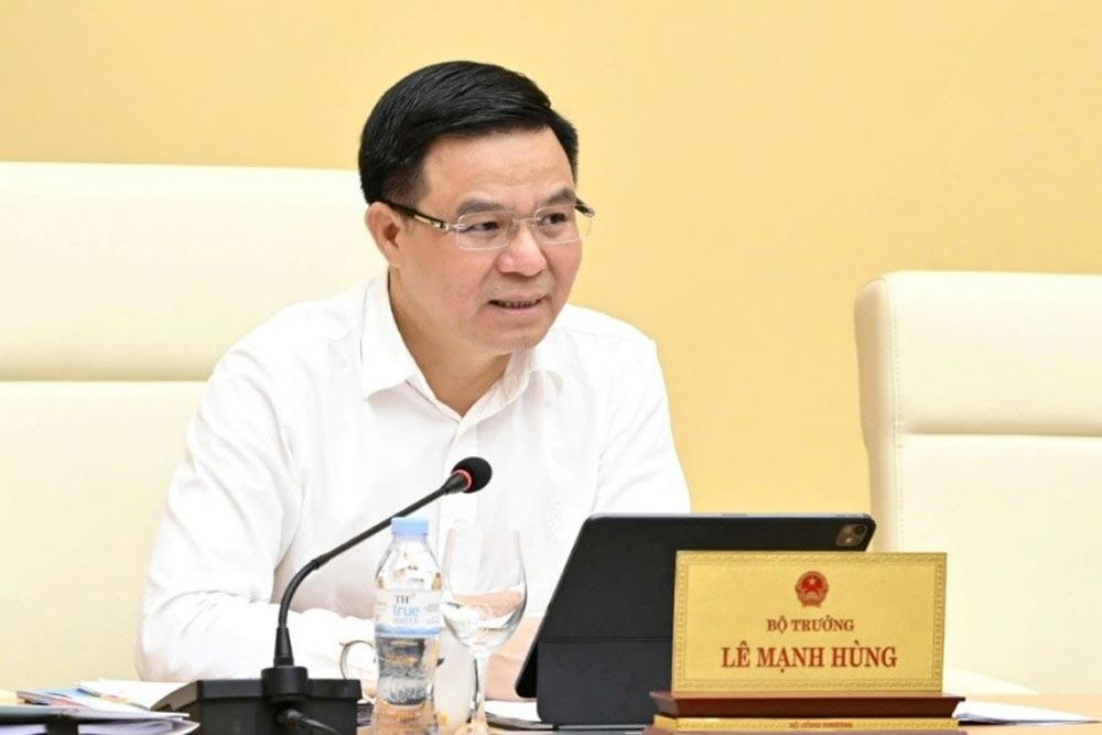 Minister of Industry and Trade Le Manh Hung chaired the conference. Photo: BCT