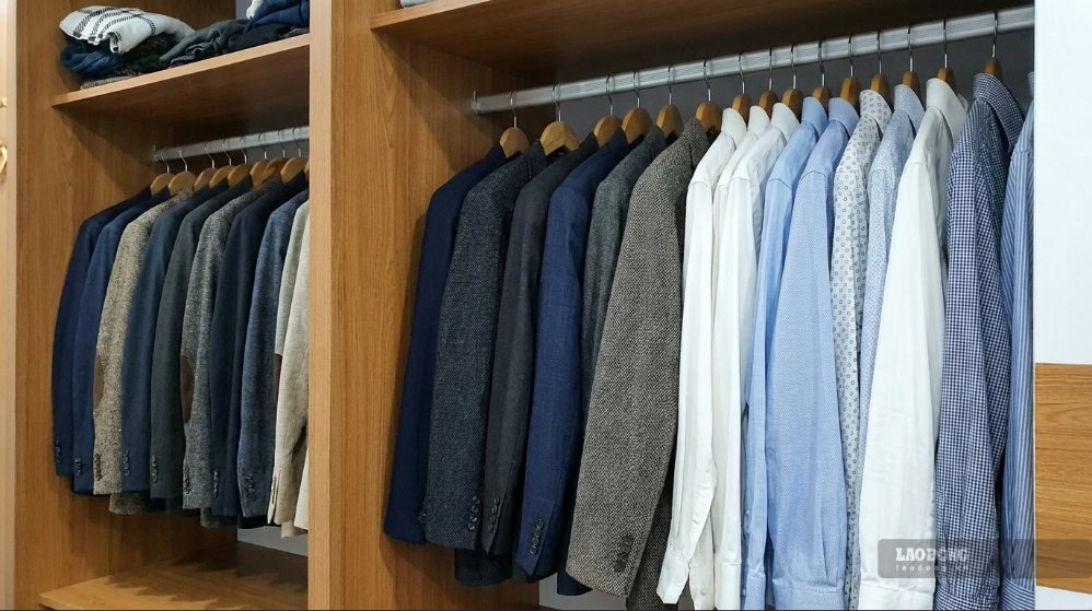 Shirts are one of the indispensable items for guys' wardrobes. Photo: Tuan Dat