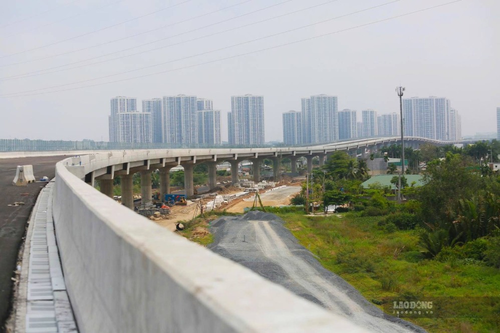 Overpass (elevated road) on Ring Road 3 in the East of Ho Chi Minh City. Photo: Minh Quan