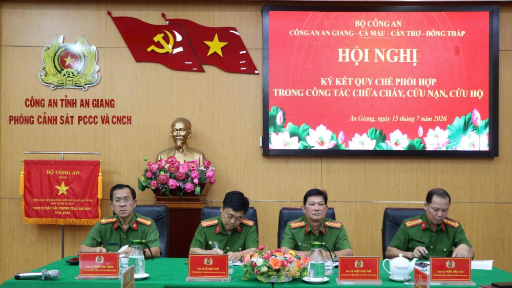Các đại biểu tham dự hội nghị ký kết quy chế phối hợp. Ảnh: Tiến Dũng/ Công an An Giang