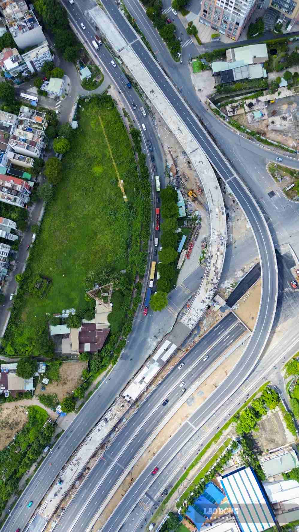 Dự kiến nhánh cầu vượt N4 sẽ thông xe vào cuối tháng 7.2026. Ảnh: Anh Tú