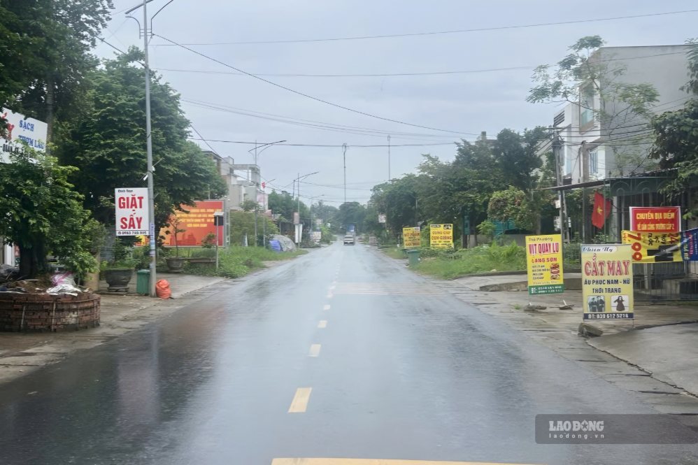 The old rural road of Hanh Cu commune (now Thanh Ba commune) is being invested in to renovate and upgrade. Photo of the old Hanh Cu commune area: To Cong
