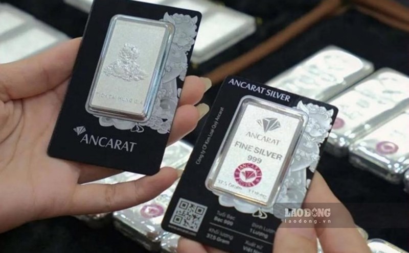 Domestic and world silver prices continue to fall as the market is under pressure from the USD, US bond yields and the monetary policy outlook of the Fed. Photo: Phuong Anh