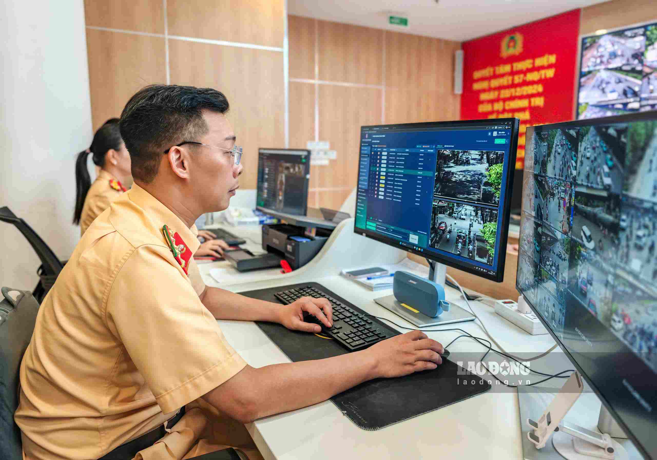 À l'intérieur du centre de contrôle de près de 5 000 caméras d'IA à Hanoï. Photo: Tô Thế