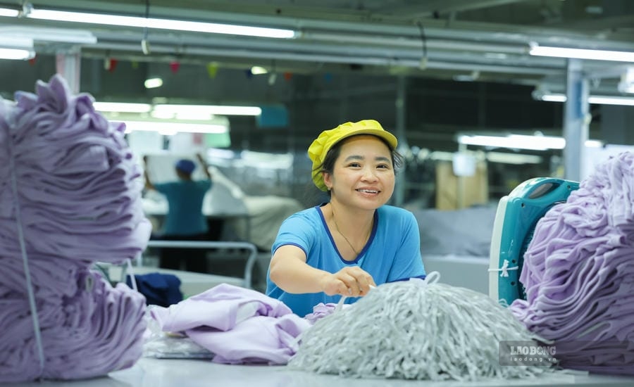 Vietnam's economy maintains its position as the fastest growing economy in ASEAN. Photo: Hai Nguyen