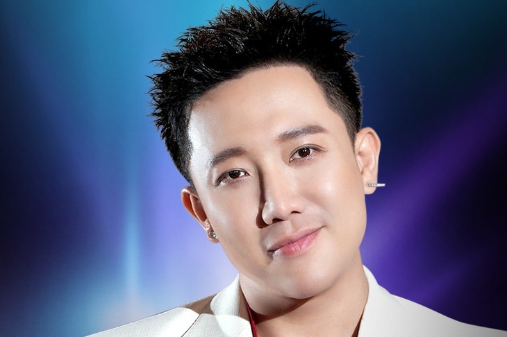 MC Tran Thanh. Photo: Tinh Ha say hi producer.