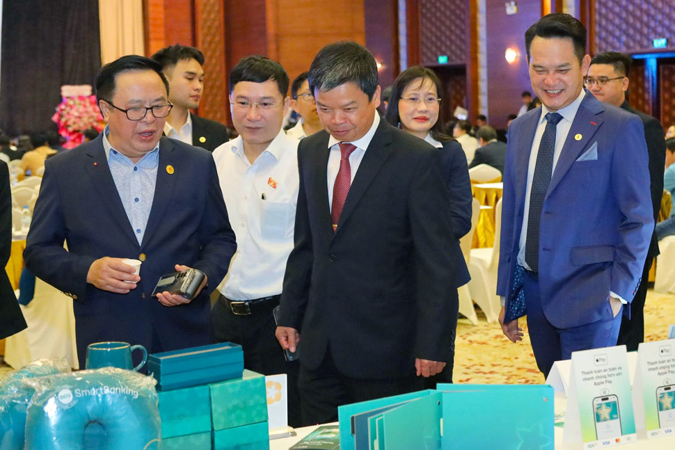 Lãnh đạo tỉnh Gia Lai tham quan các khu vực