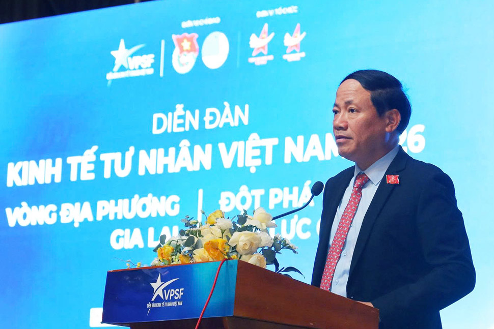 Chairman of Gia Lai Provincial People's Committee Pham Anh Tuan committed to accompanying and providing maximum support for business development. Photo: Gia Lai Provincial Young Entrepreneurs Association