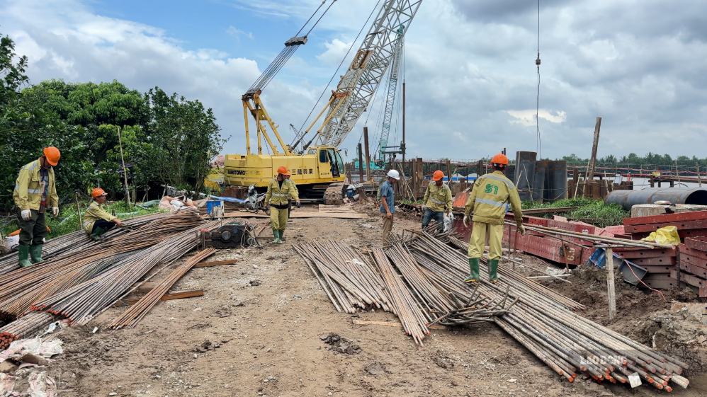 El proyecto del puente Ba Lai 6 tiene una inversión total de 600 mil millones de VND, y se espera que se complete a mediados de 2027. Foto: Hoang Loc