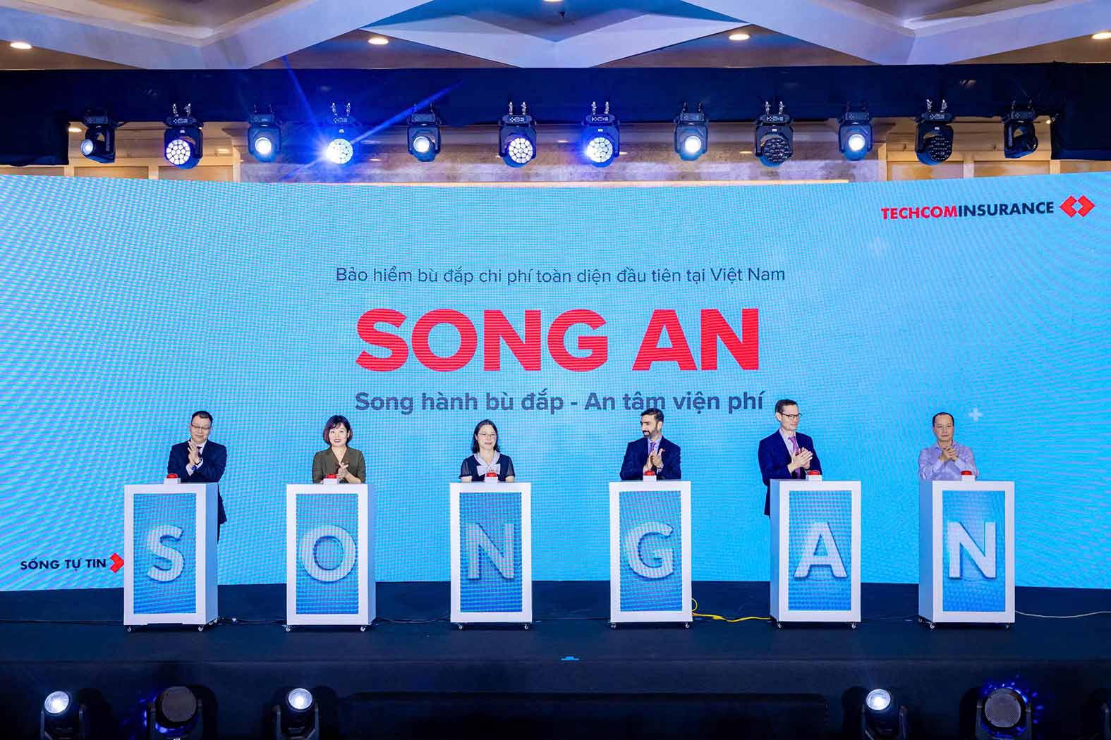 Techcom Insurance chính thức ra mắt sản phẩm Bảo hiểm sức khỏe Song An - sản phẩm bảo hiểm bù đắp chi phí đầu tiên tại Việt Nam song hành cùng Bảo hiểm Y tế toàn dân. Ảnh Techcom Insurance