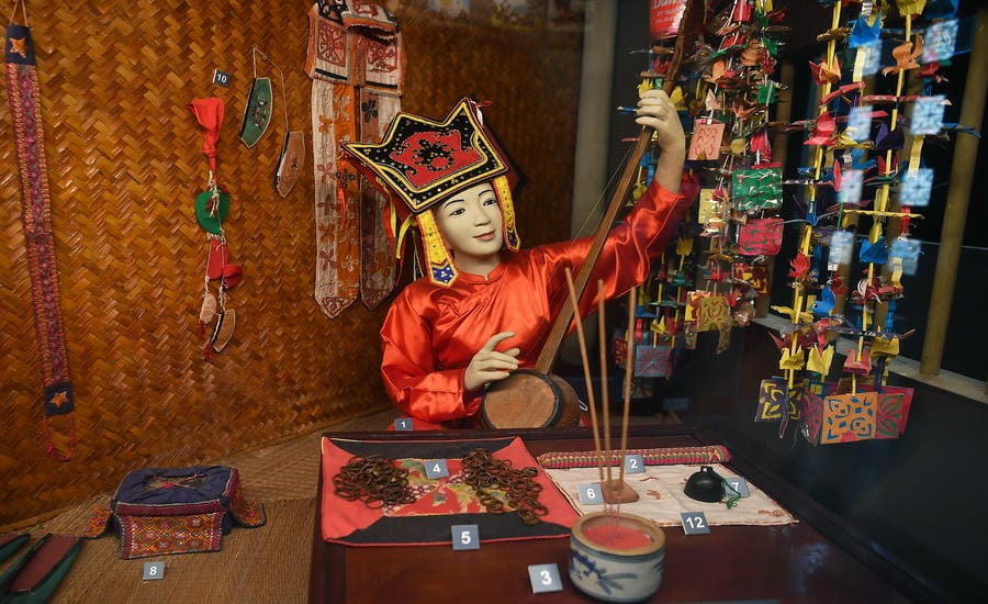 Không gian tái hiện thực hành nghi lễ Then.