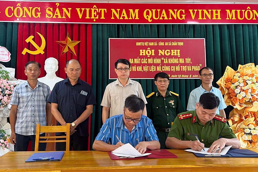 Xã Chấn Thịnh (Lào Cai) ra mắt các mô hình “Xã không ma túy, không có vũ khí, vật liệu nổ, công cụ hỗ trợ và pháo“. Ảnh: Cổng TTĐT tỉnh Lào Cai