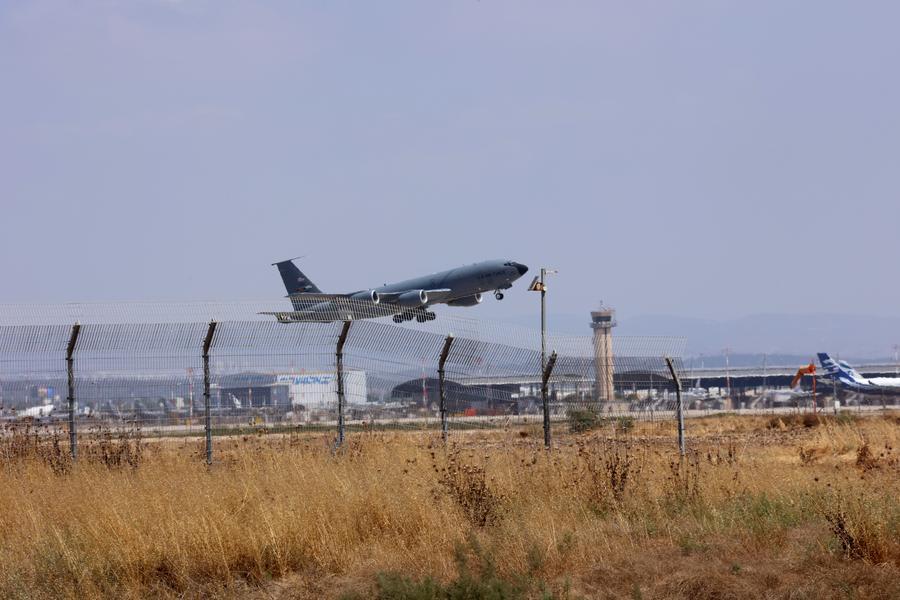 Avión cisterna del ejército estadounidense despega en el aeropuerto internacional Ben Gurion (Israel) el 15 de junio de 2026. Foto: Xinhua