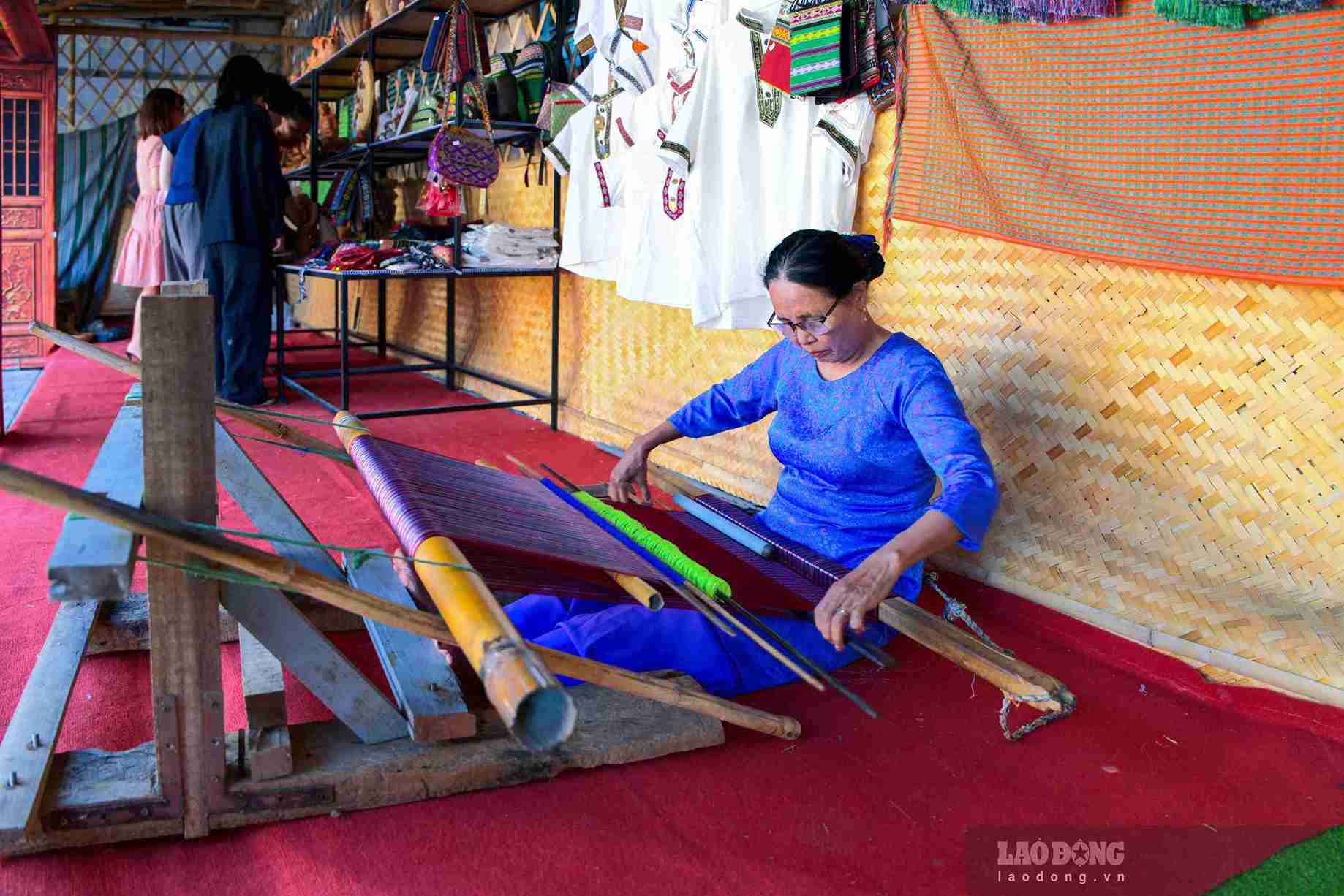 Triển lãm chuyên đề “Từ Văn Miếu - Quốc Tử Giám Thăng Long đến Văn Miếu Diên Khánh” giới thiệu những giá trị nổi bật của di sản giáo dục Việt Nam.