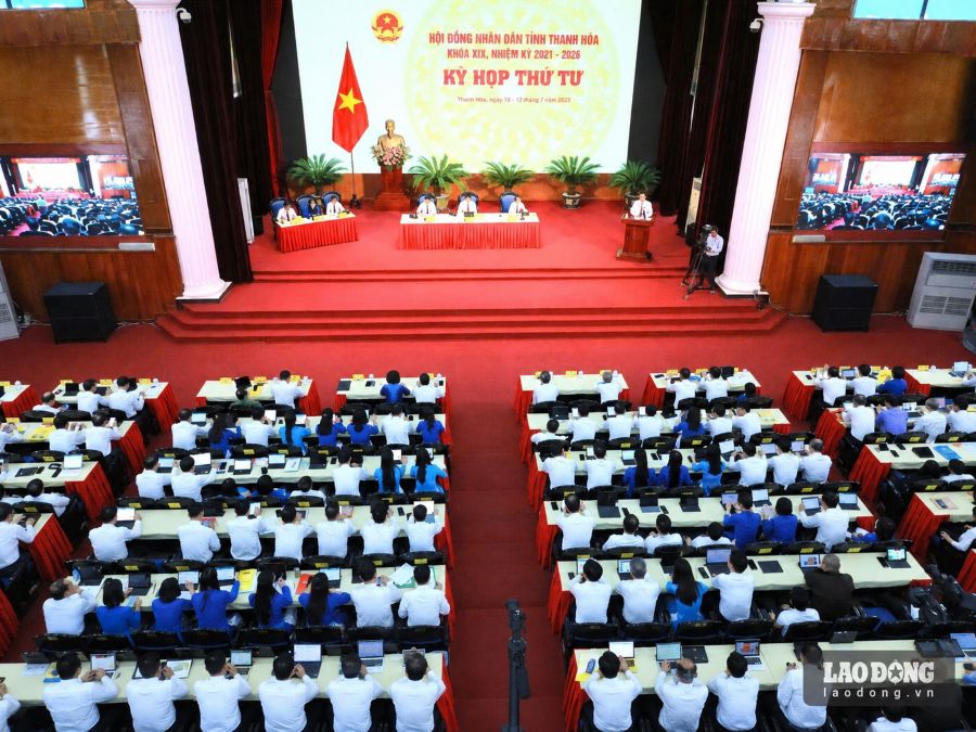 Thanh Hoa Provincial People's Council determined that the current bottleneck is in the implementation stage, requiring officials to be clear about their responsibilities and handle the work to the end. Photo: Tran Lam