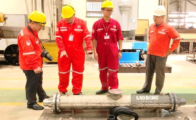 Một hộp nối cáp ngầm do người lao động Vietsovpetro chế tạo. Ảnh: Thành An