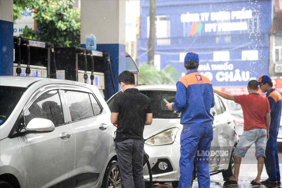Unusual fuel consumption increases are not only costly but also contain many technical errors in cars. Car owners need to check and handle them soon. Photo: Thanh Hai