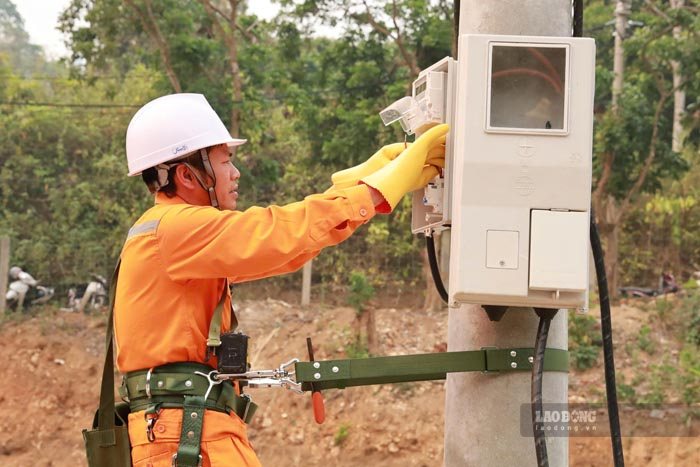 山岳地帯のライチャウ省は、村落の100%に国家電力網を供給するという目標を達成しました。写真:クアン・ダット