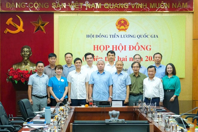 Chốt đề xuất tăng lương tối thiểu v&ugrave;ng năm 2027 mức 7,8% từ 1.1.2027
