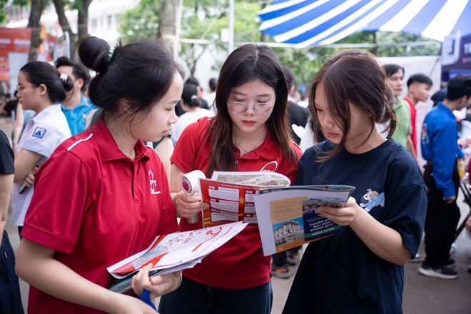 Forecast of fluctuations in benchmark scores of the Academy of Posts and Telecommunications Technology. Photo: School