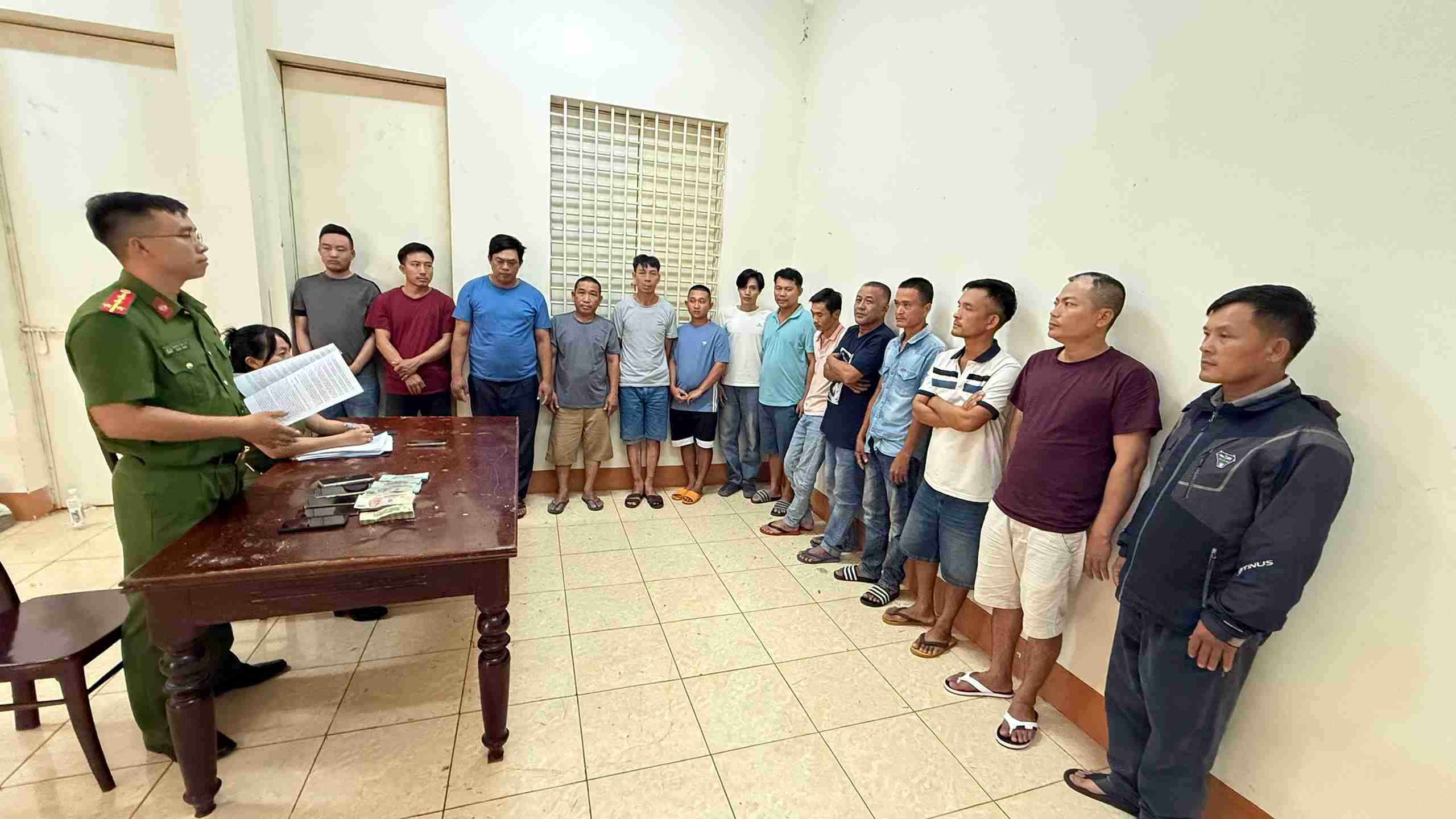 Cơ quan chức năng tỉnh Đắk Lắk triệt xóa đường dây cá độ bóng đá, xử lý các đối tượng có liên quan. Ảnh: Công an 