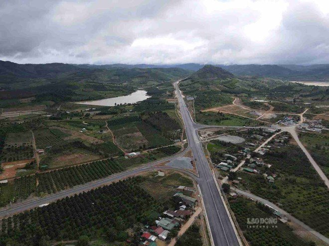 Expressways that have been and are being implemented will contribute to socio-economic development, increasing inter-regional connectivity for Dak Lak province. Photo: Bao Trung