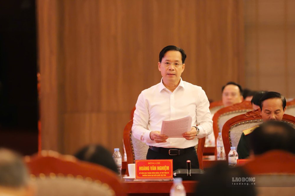 Bí thư Tỉnh uỷ Sơn La Hoàng Văn Nghiệm phát biểu tại cuộc làm việc. Ảnh: Trấn Long