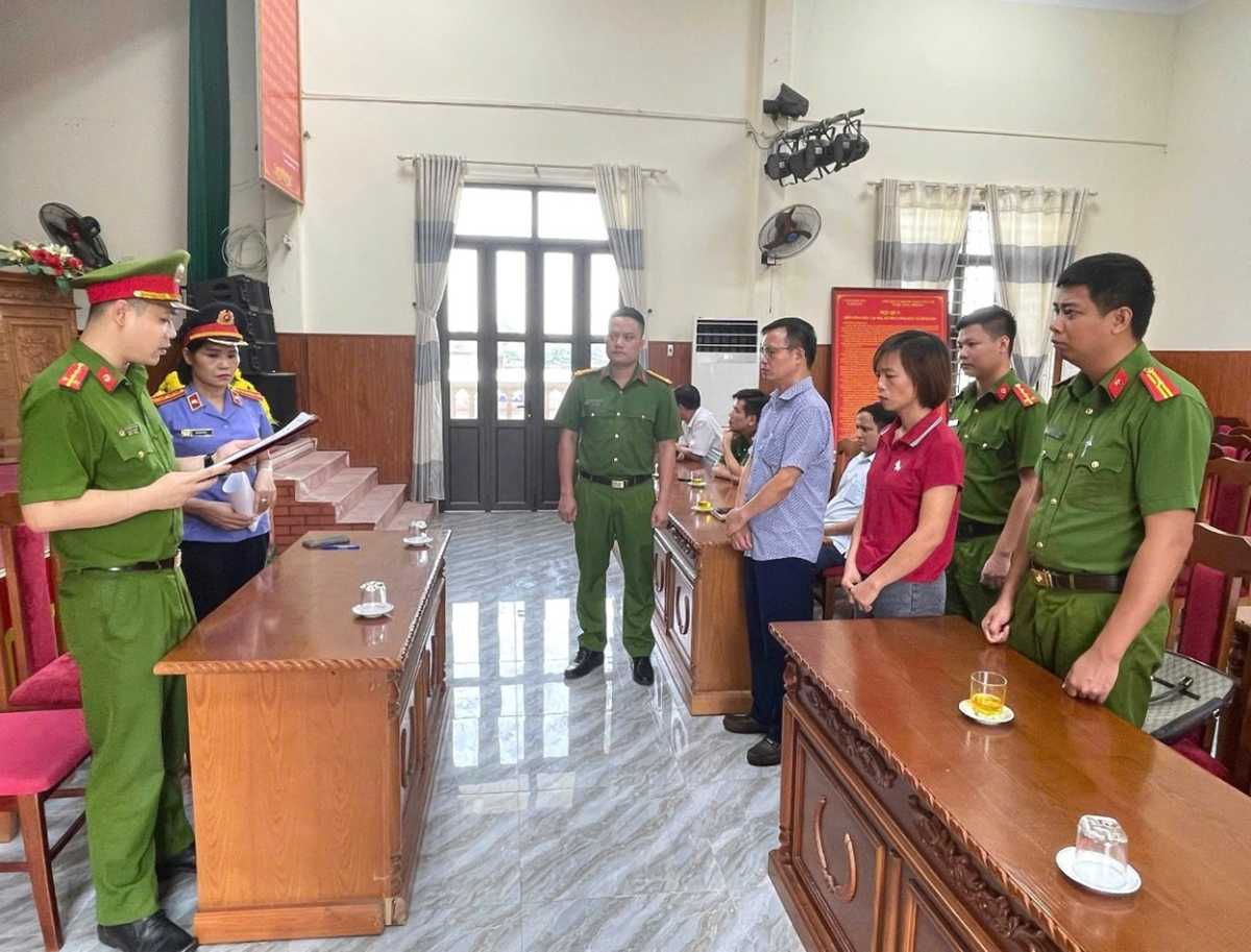 Cơ quan CSGT Công an tỉnh Ninh Bình khởi tố đối với 4 bị can để điều tra về hành vi lợi dụng chức vụ, quyền hạn trong khi thi hành công vụ. Ảnh: Công an tỉnh Ninh Bình