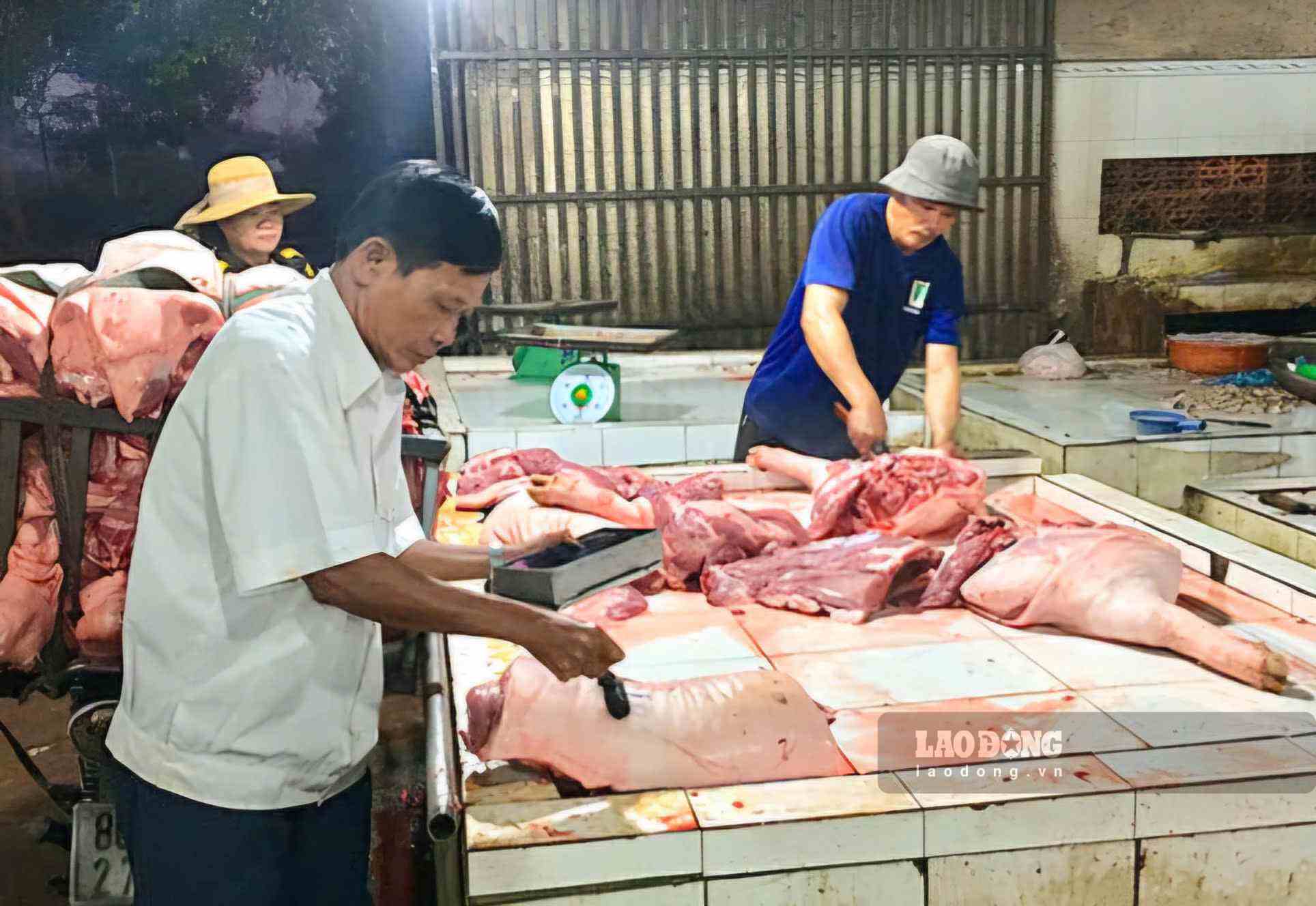 Tighten slaughtering activities to ensure food safety and prevent epidemics. Photo: Phuc Khanh
