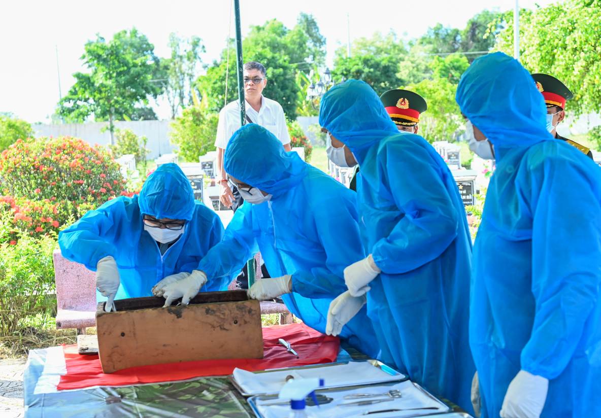 Officers and soldiers of the Ca Mau Provincial Military Command promote the spirit of responsibility to complete work on schedule. Photo: Van Dong (Ca Mau Military Command).