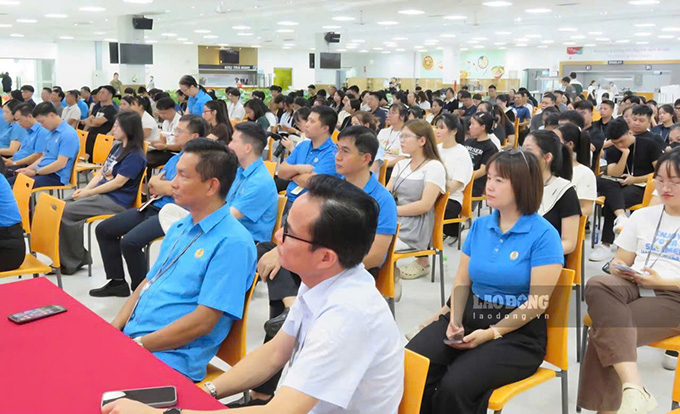 Đông đảo Công nhân lao động tham dự lễ ra mắt “Công đoàn cơ sở xã hội chủ nghĩa” tại Công ty TNHH LG Electronics Việt Nam Hải Phòng. Ảnh: Mai Chi
