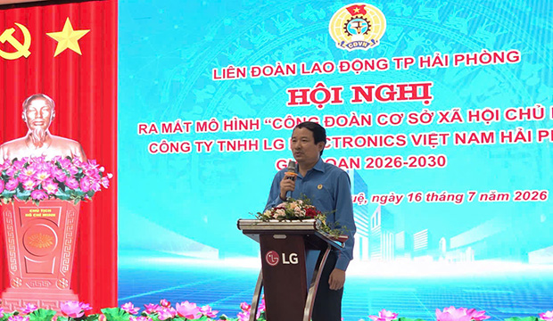 Chủ tịch LĐLĐ TP Hải Phòng Nguyễn Anh Tuân phát biểu tại Hội nghị. Ảnh: Mai Chi