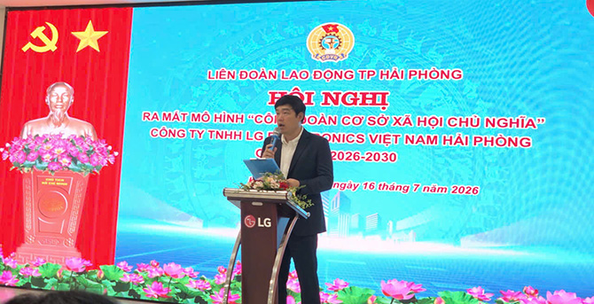 Ông Park Sungjun, Giám đốc hỗ trợ kinh doanh thương mại Công ty TNHH LG Electronics Việt Nam Hải Phòng phát biểu tại Hội nghi. Ảnh: Mai Chi
