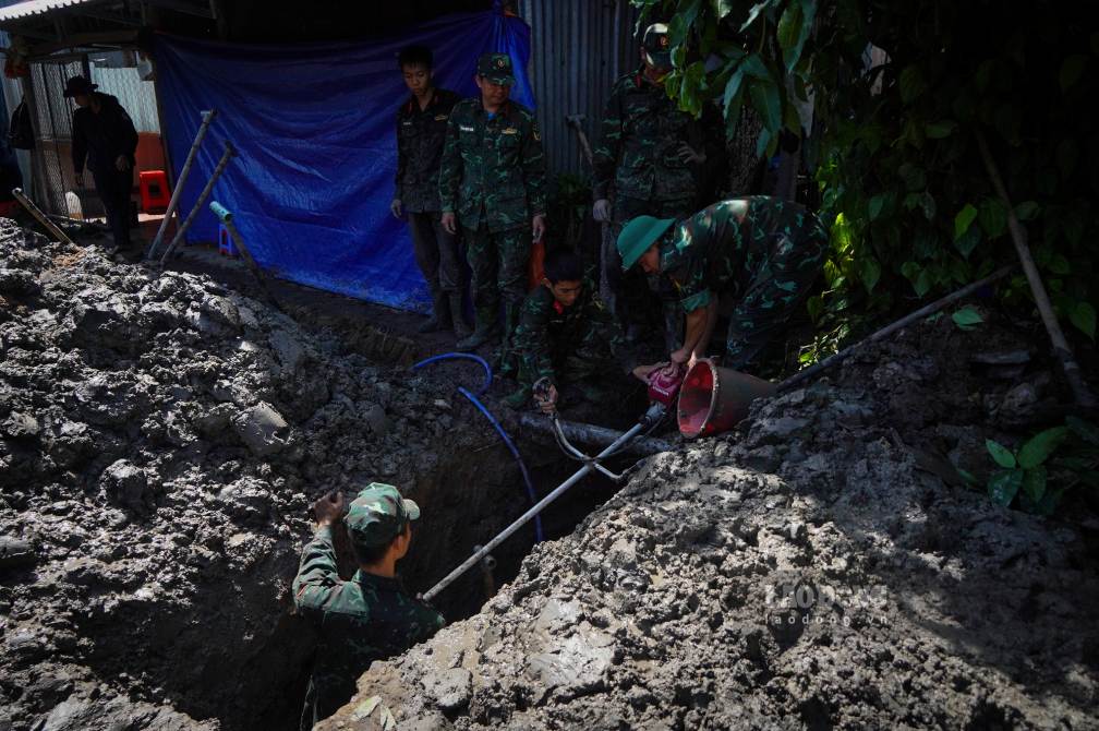 Thông tin về 2 mộ liệt sĩ tập thể, Thượng tá Tống Hùng Vinh - Phó Chủ nhiệm Chính trị, Bộ CHQS TP Cần Thơ cho hay, sau khi tiếp nhận thông tin, đội đã tiến hành khảo sát thực địa. Qua khảo sát bước đầu, đơn vị phối hợp với Đội K90 tiếp tục xác minh để xác định chính xác vị trí.